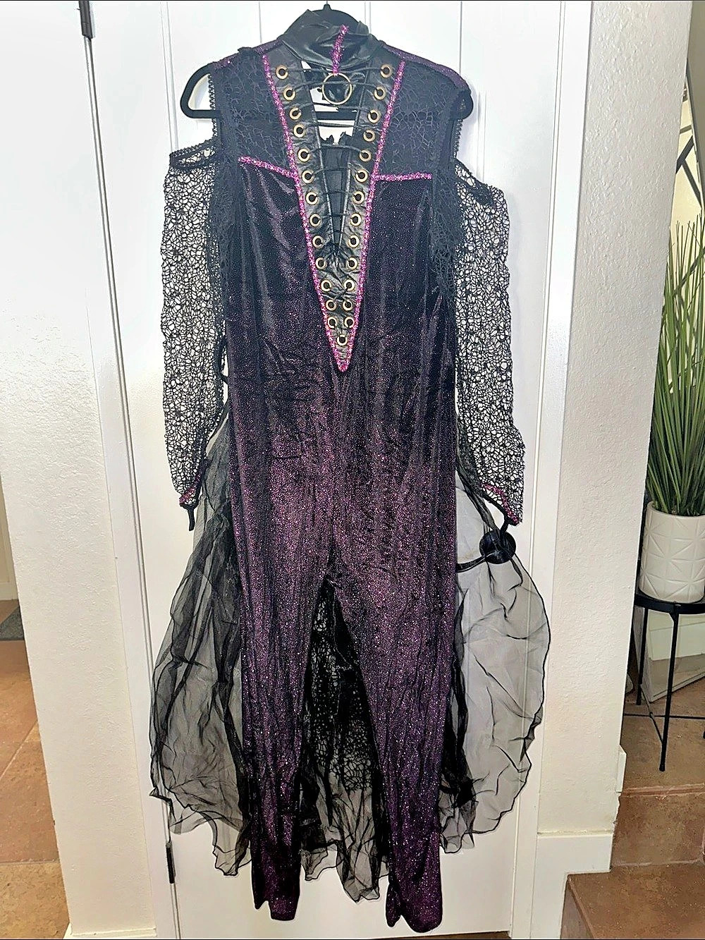 Party King Midnight Violet Witch Plus Size Costume Black & Purple 1X (hat not in